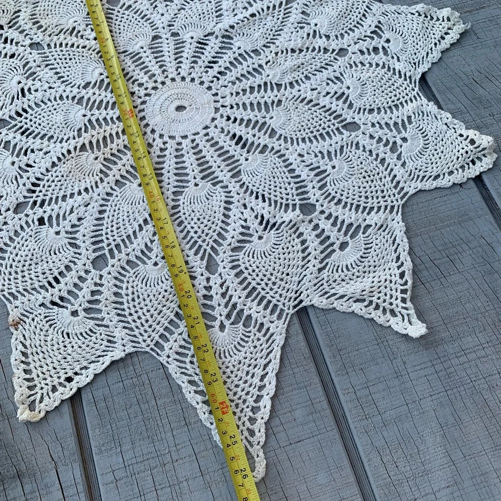 Vintage White Pineapple Crochet Lace Tablecloth Topper Starburst Large Doily 26”